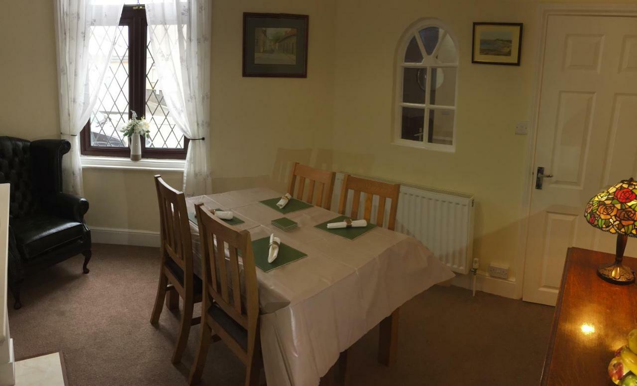 Browns Holiday Cottage Файли Экстерьер фото